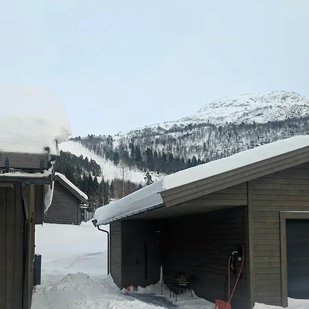 Dom wakacyjny With Inout Near Alpine Stryn