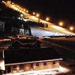 Dom wakacyjny With Inout Near Alpine *